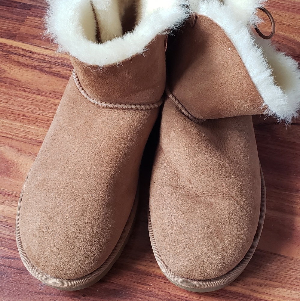 UGG Chestnut Mini Bailey Button Boots
